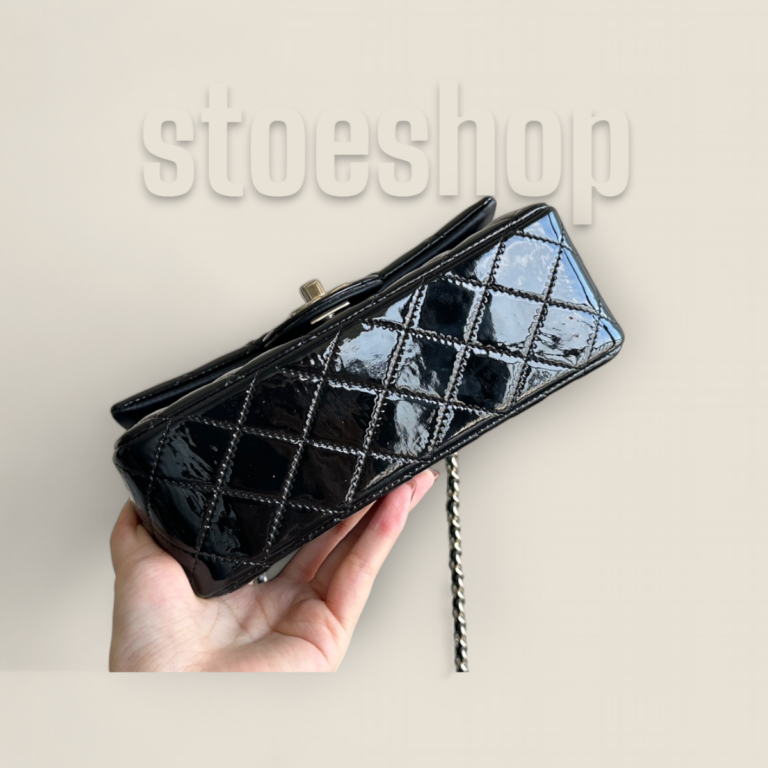 頂級精仿Chanel 24B CF Mini Handle黑色漆皮包——小牛漆皮與18K香檳金五金的極致奢華之選 頂級精仿Chanel 24B