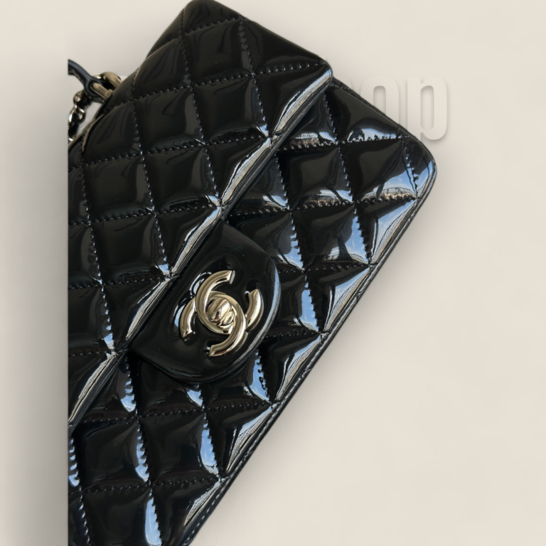 頂級精仿Chanel 24B CF Mini Handle黑色漆皮包——小牛漆皮與18K香檳金五金的極致奢華之選 頂級精仿Chanel 24B