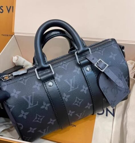 路易威登Keepall Bandoulière 25 Monogram Eclipse Reverse帆布包包 photo review