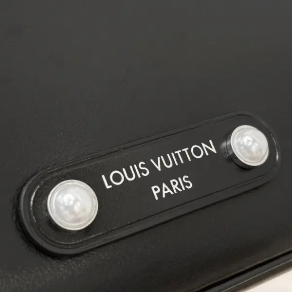 Louis Vuitton Nil黑色小牛皮都市手提包