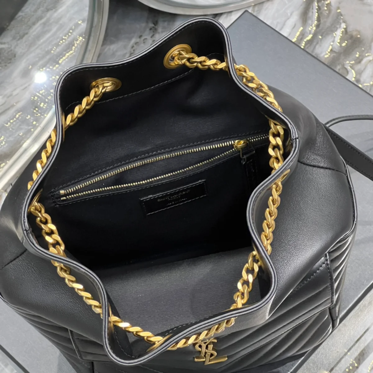 SAINT LAURENT MONOGRAM 小羊皮Y形絎縫背包 9 SAINT LAURENT MONOGRAM 小羊皮Y形絎縫背包