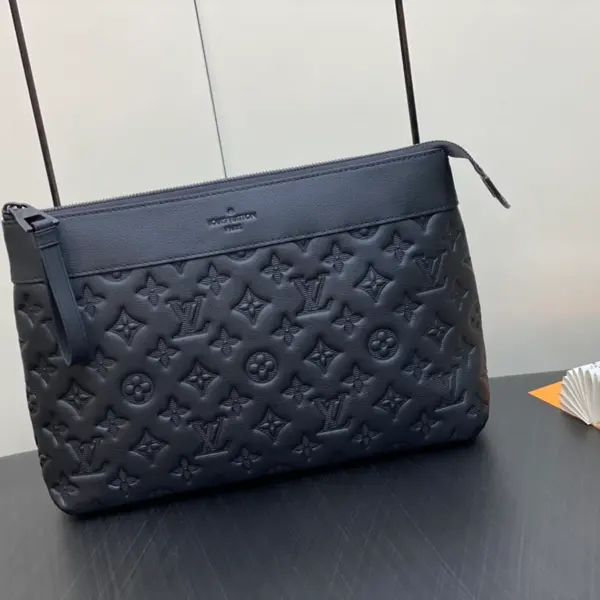LV Pochette Voyage Souple 手拿包 | Monogram Shadow 小牛皮 旅行收納包