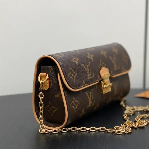 Pochette Camille Monogram帆布手