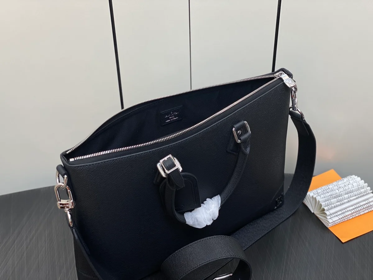 Louis Vuitton Slim NV 流線型Taïga牛皮商務公事包 9 Louis Vuitton Slim NV 流線型Taïga牛皮商務公事包