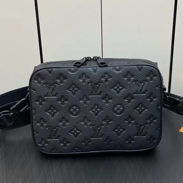 Louis Vuitton Steamer郵差包 | Taurillon Monogram壓花牛皮 經典鏈帶設計