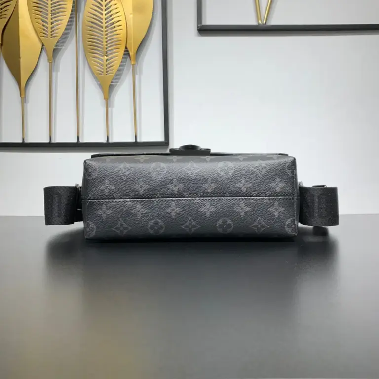 Louis Vuitton S-Cape 郵差包 | Monogram Eclipse 帆布 黑色皮革飾邊