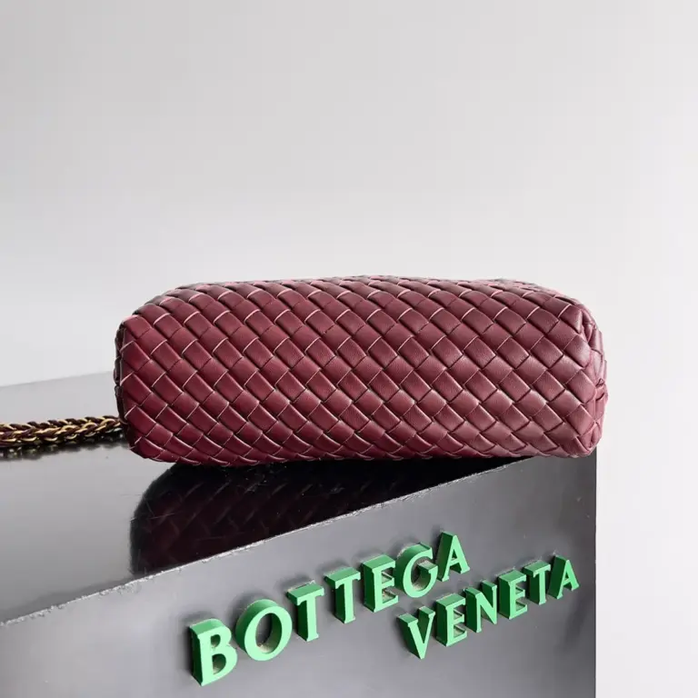 BottegaVenetaIntrecciato編織皮革迷你斜挎手拿包
