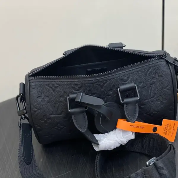 Louis Vuitton Keepall Bandoulière 25 黑色Taurillon Monogram迷你旅行袋 22 Louis Vuitton Keepall Bandoulière 25 黑色Taurillon Monogram迷你旅行袋