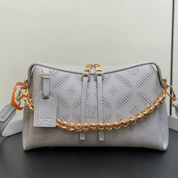 Louis Vuitton Hand It All PM 鏤空雕花Mahina小牛皮手提包