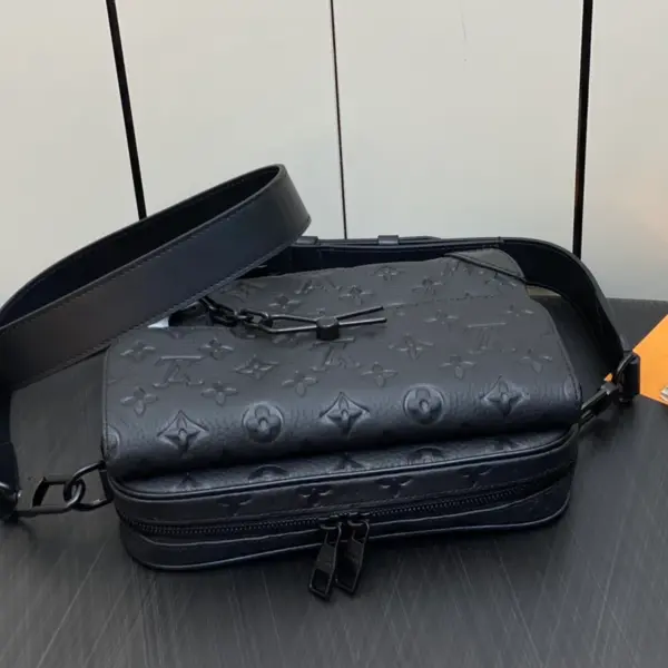 Louis Vuitton Steamer郵差包 | Taurillon Monogram壓花牛皮 經典鏈帶設計