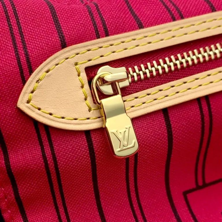 LV Neverfull Bandoulière Inside Out MM 雙面設計托特包 17 LV Neverfull Bandoulière Inside Out MM 雙面設計托特包