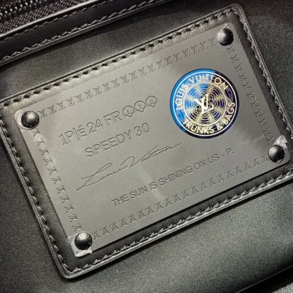 高仿包包Louis Vuitton Speedy P9 Bandoulière 30 超黑色小牛皮斜挎包 高仿包包