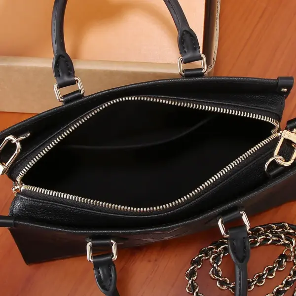 Louis Vuitton OnTheGo East West 黑色壓花粒面牛皮手挽袋