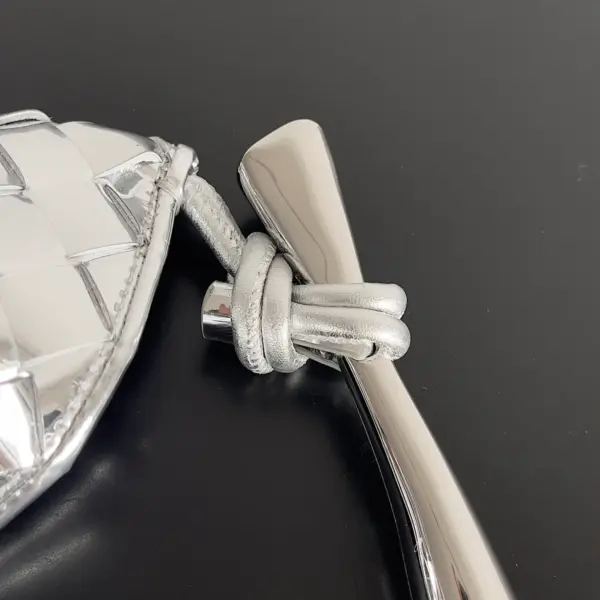 Intrecciato編織銀色羊皮革手袋