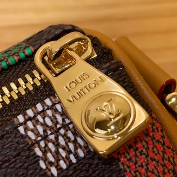 Louis Vuitton Keepall Bandoulière 25 都市包包 - Pharrell Williams聯名款 17 Louis Vuitton Keepall Bandoulière 25 都市包包 - Pharrell Williams聯名款