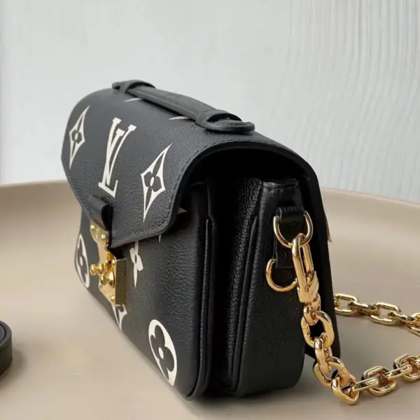 Louis Vuitton Pochette Métis East West 雙色壓花牛皮手提斜挎包