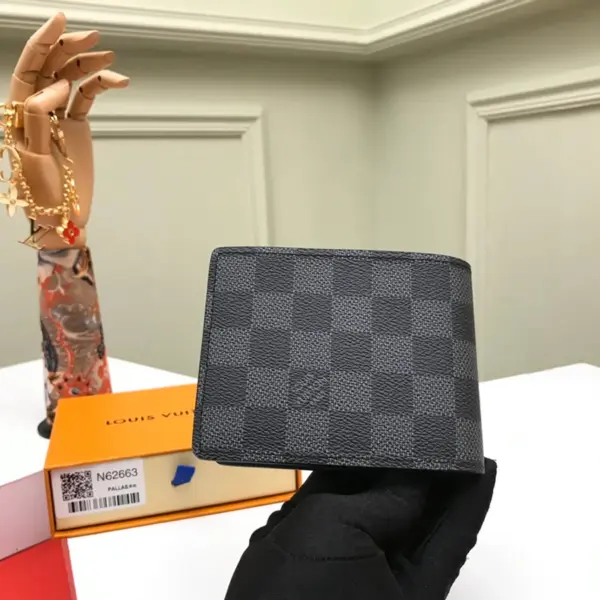 Louis Vuitton Damier Graphite 男士多夾層輕便錢包 | 可個人化訂製