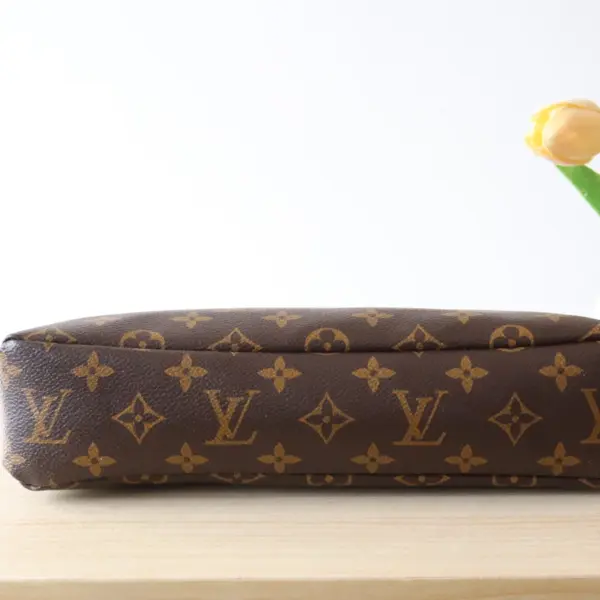 LV Pochette Voyage Souple 手拿包 - Monogram帆布旅行收納系列