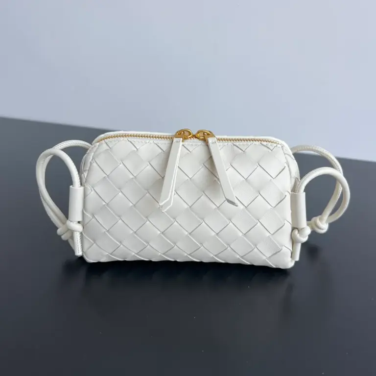 海鹽色羊皮革斜挎包