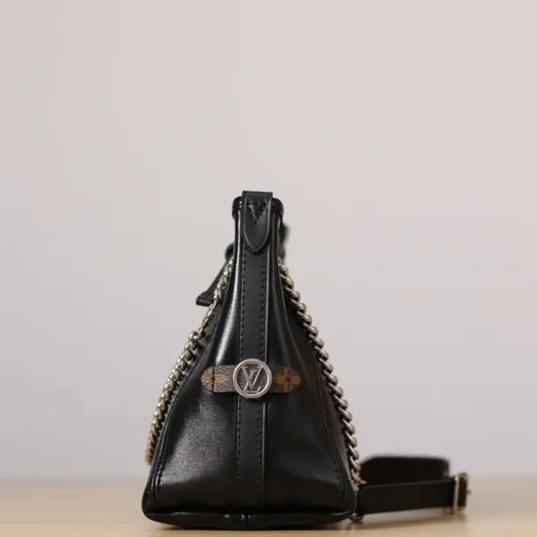 Louis Vuitton CarryAll Vibe BB 小羊皮銀鏈肩背包