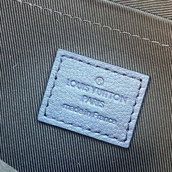 Louis Vuitton Pochette To-Go 隨身包 | 小牛皮Monogram印花 | 可拆式腕帶設計
