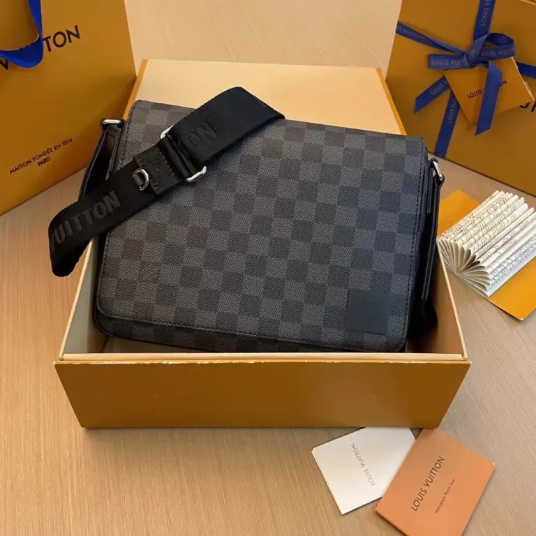 Louis Vuitton District PM 郵差包 - Damier Graphite 經典重塑