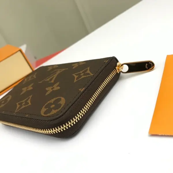 LV Monogram 拉鏈零錢包 - 經典奢華風琴式收納