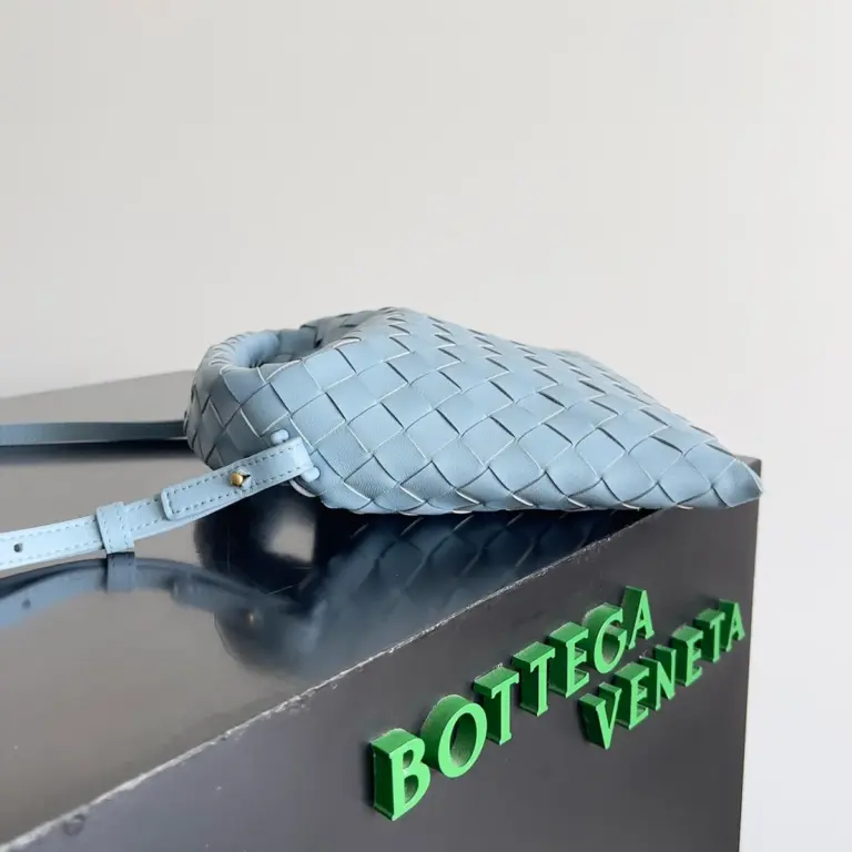 BottegaVeneta冰藍色迷你Intrecciato編織皮革斜挎包