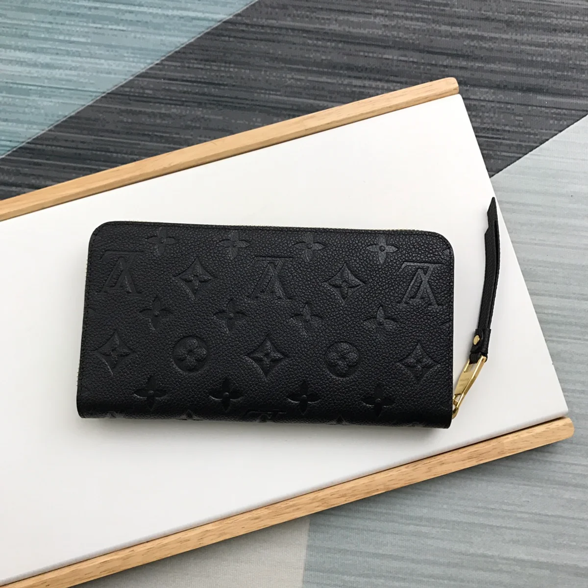 路易威登Monogram Empreinte拉鏈錢包 - 經典與實用並存