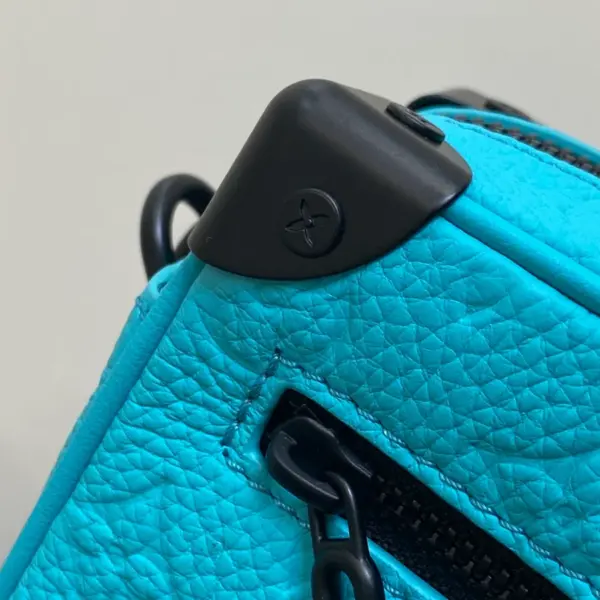 路易威登Mini Soft Trunk Turquoise色Monogram壓花牛皮斜挎包