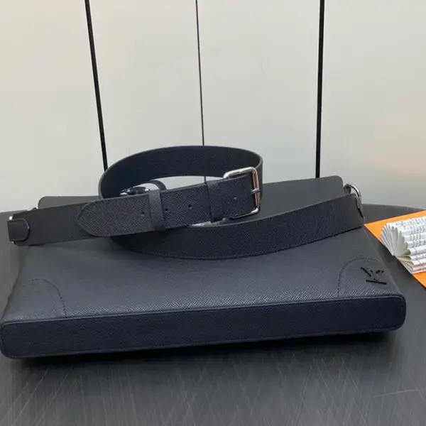 Louis Vuitton Slim NV 流線型Taïga牛皮商務公事包 14 Louis Vuitton Slim NV 流線型Taïga牛皮商務公事包