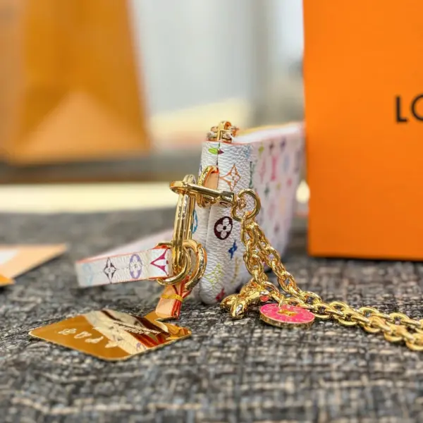 LV x TM 彩虹Monogram塗層帆布Phone Holder復刻版