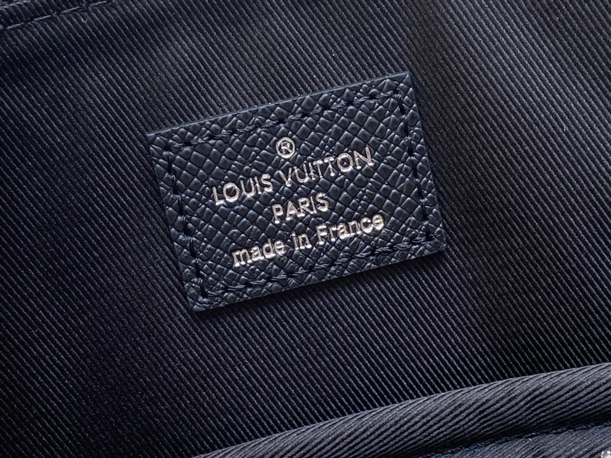 Louis Vuitton Slim NV 流線型Taïga牛皮商務公事包 10 Louis Vuitton Slim NV 流線型Taïga牛皮商務公事包