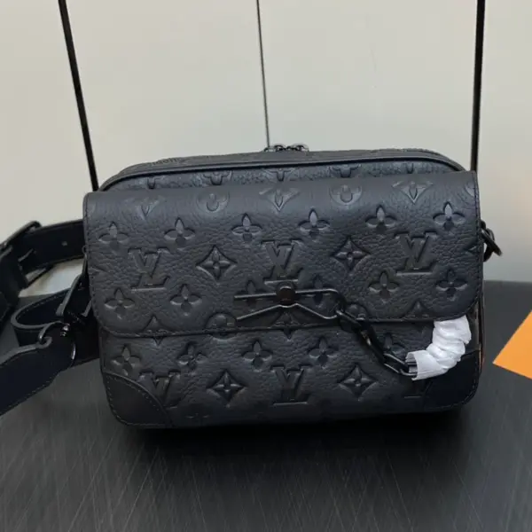 Louis Vuitton Steamer郵差包 | Taurillon Monogram壓花牛皮 經典鏈帶設計