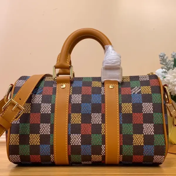Louis Vuitton Keepall Bandoulière 25 都市包包 - Pharrell Williams聯名款 13 Louis Vuitton Keepall Bandoulière 25 都市包包 - Pharrell Williams聯名款
