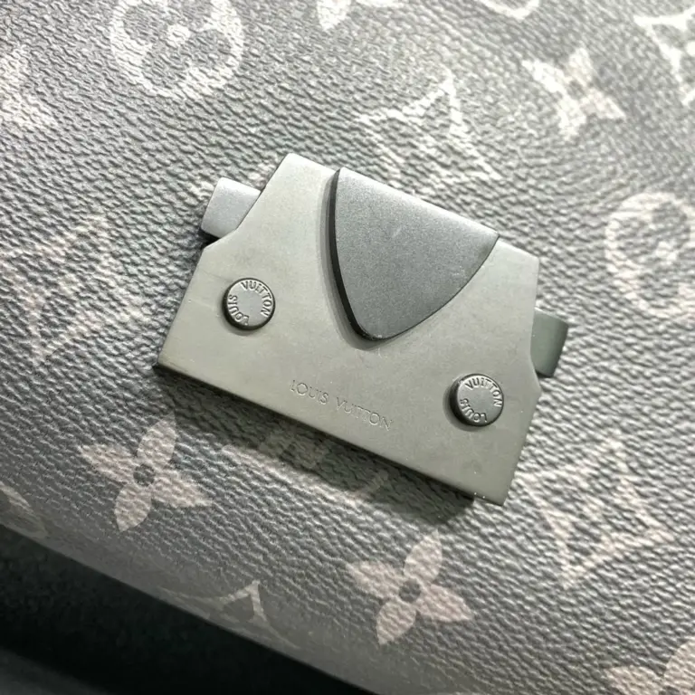 Louis Vuitton S-Cape 郵差包 | Monogram Eclipse 帆布 黑色皮革飾邊