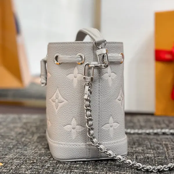 Louis Vuitton Nano Noé 雙色調抽繩包包