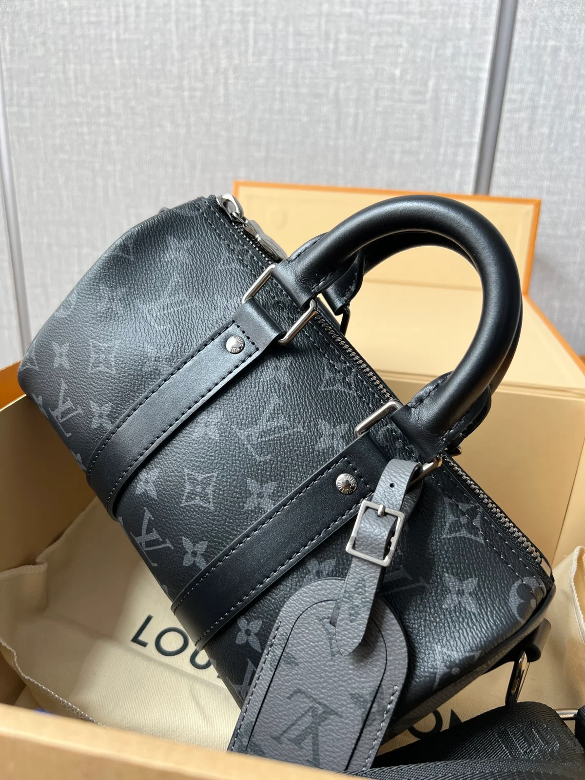 路易威登Keepall Bandoulière 25 Monogram Eclipse Reverse帆布包包 7 路易威登Keepall Bandoulière 25 Monogram Eclipse Reverse帆布包包