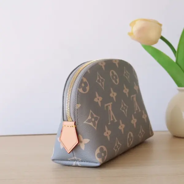 LV Pochette Cosmétique PM 梳洗袋 - Monogram Trianon 塗層帆布