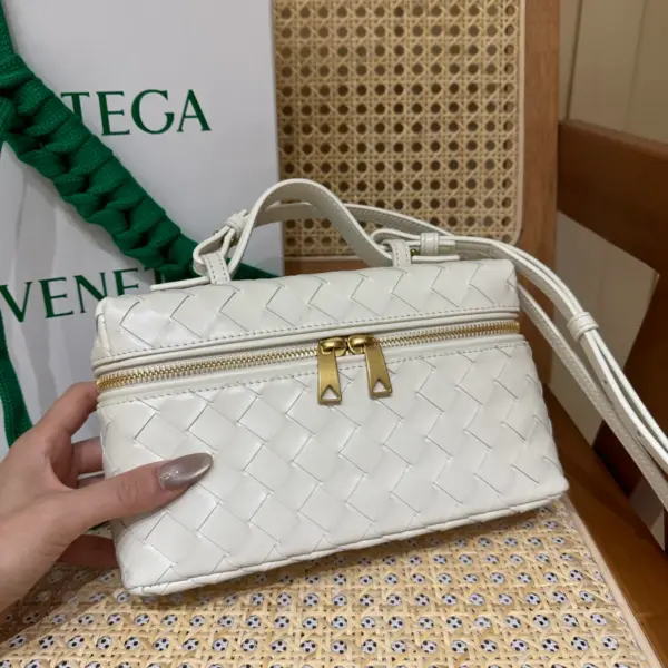 Intrecciato編織皮革化妝包