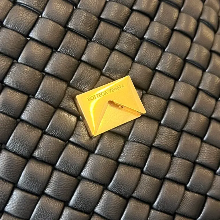 迷你加襯Intreccio編織太空藍羊皮革肩背包 19 迷你加襯Intreccio編織太空藍羊皮革肩背包