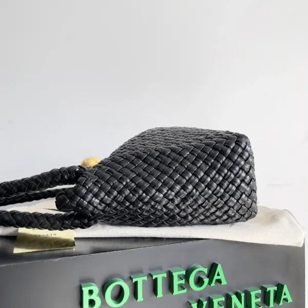Intreccio編織皮革小號肩背包|牛皮黃銅配件極簡設計 15 Intreccio編織皮革小號肩背包|牛皮黃銅配件極簡設計