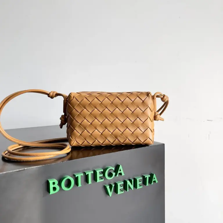 BottegaVeneta駝色Intrecciato編織牛皮革迷你斜挎包 11 BottegaVeneta駝色Intrecciato編織牛皮革迷你斜挎包