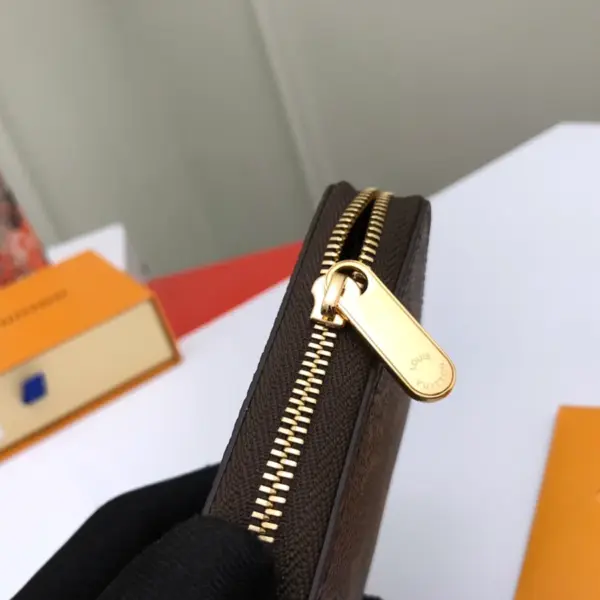 LV Monogram 拉鏈零錢包 - 經典奢華風琴式收納