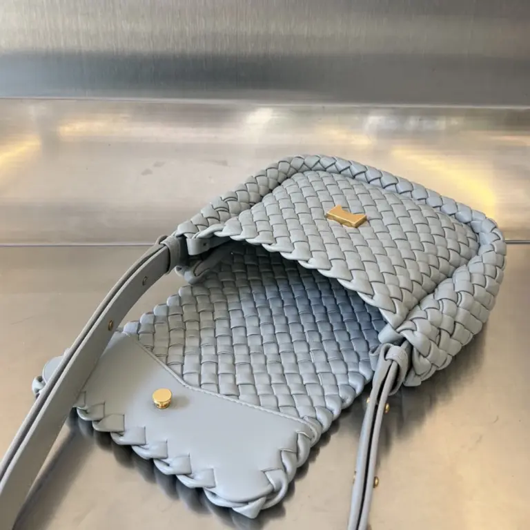 迷你Intreccio編織瑪瑙灰羊皮革肩背包 14 迷你Intreccio編織瑪瑙灰羊皮革肩背包