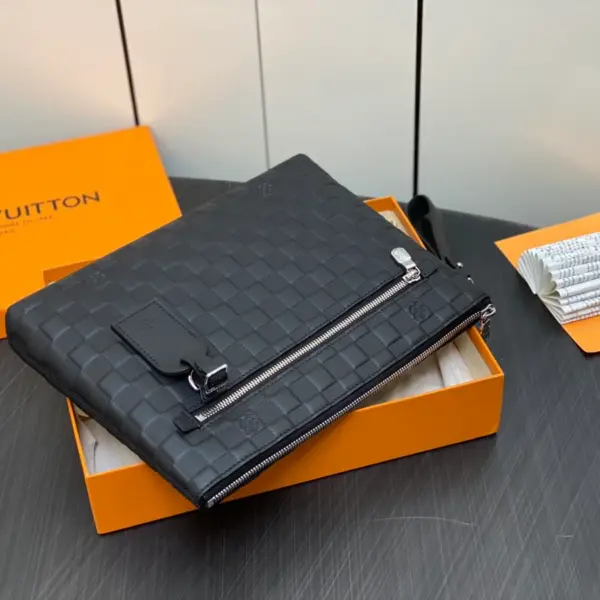 Louis Vuitton Damier Infini 皮革 Takeoff Pouch 手拿包