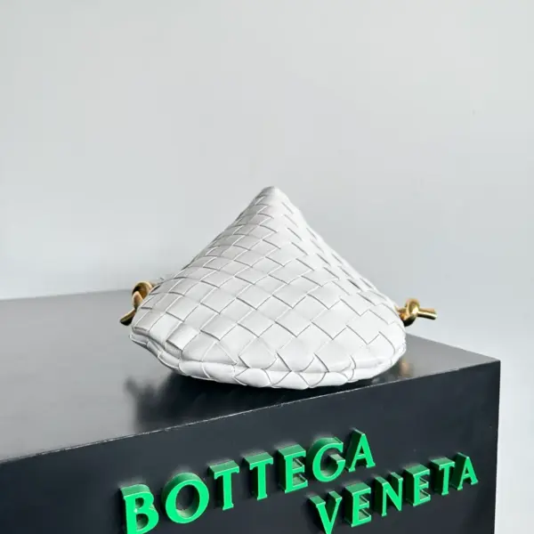 BottegaVenetaIntrecciato編織小號白色羊皮革肩背包