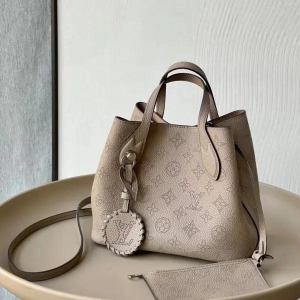 Louis Vuitton Blossom PM 手挽袋 - Mahina打孔通花小牛皮 米色 11 Louis Vuitton Blossom PM 手挽袋 - Mahina打孔通花小牛皮 米色