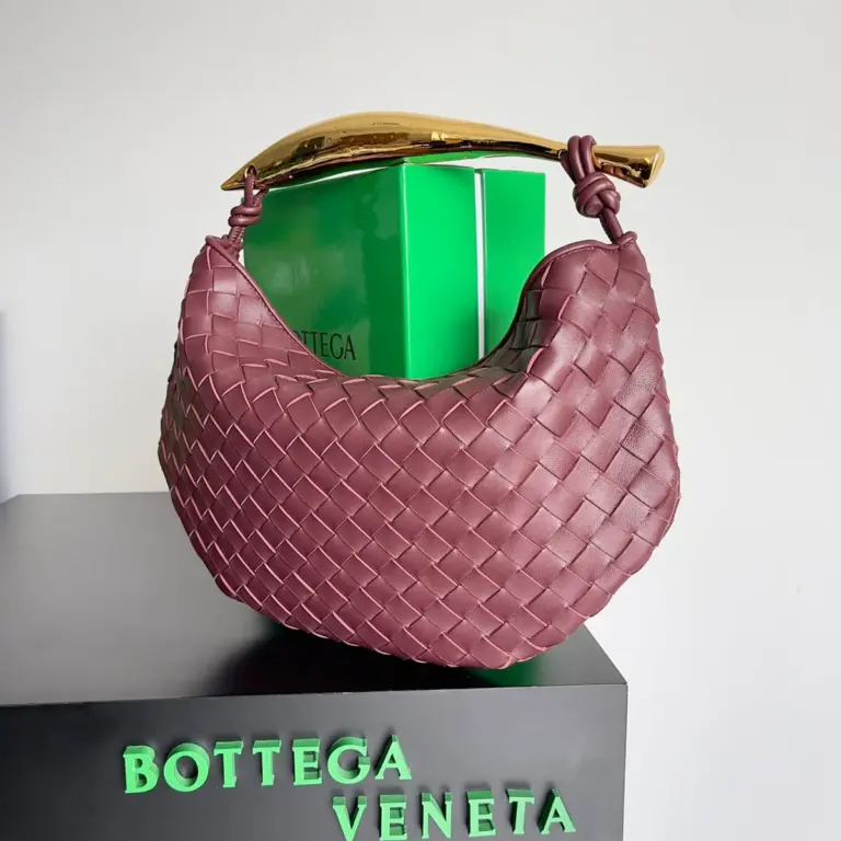 BottegaVenetaIntrecciato編織酒紅小號手袋