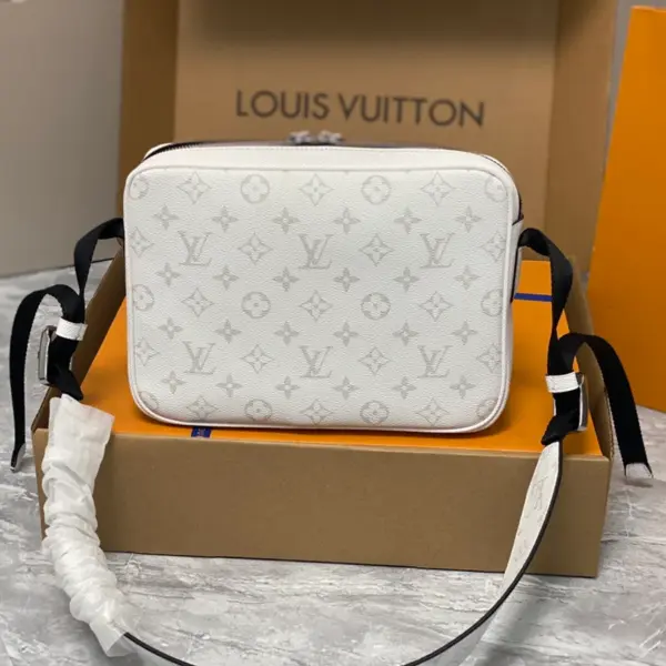 LV Outdoor迷你郵差包 | Monogram塗層帆布 & Taïga牛皮 時尚設計